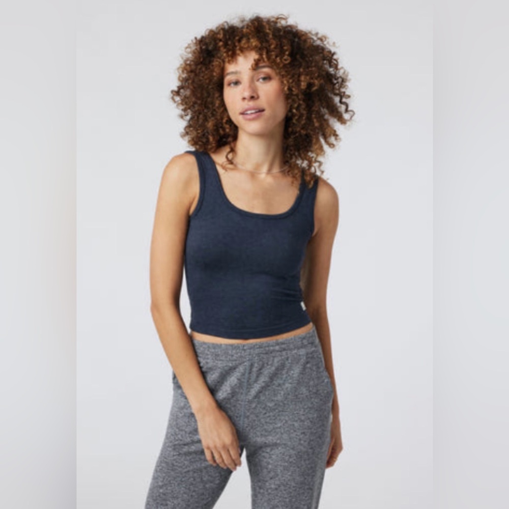 Vuori Halo Essential Tank